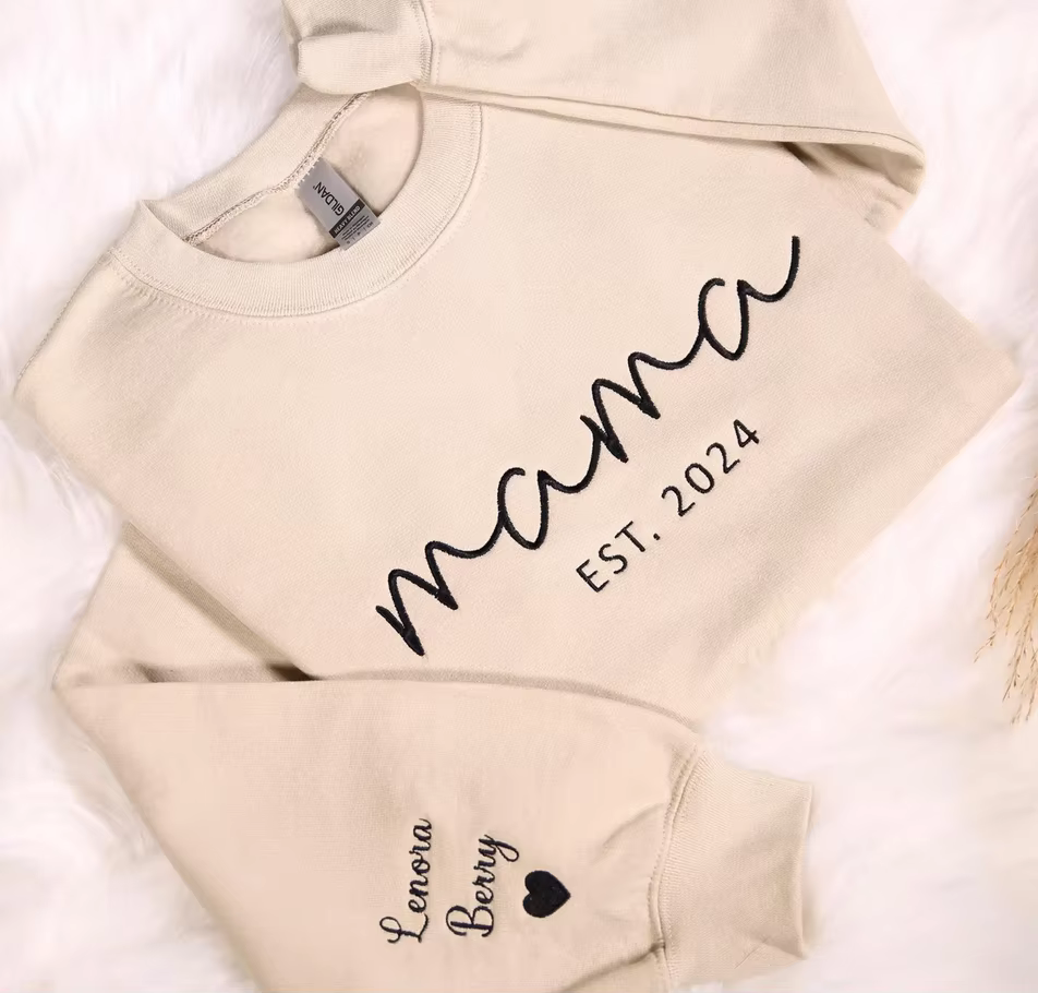 Sweat-shirt de maman brodé personnalisé avec noms sur manche, sweat à capuche brodé de maman personnalisé, tenues d'anniversaire, cadeau de fête des mères