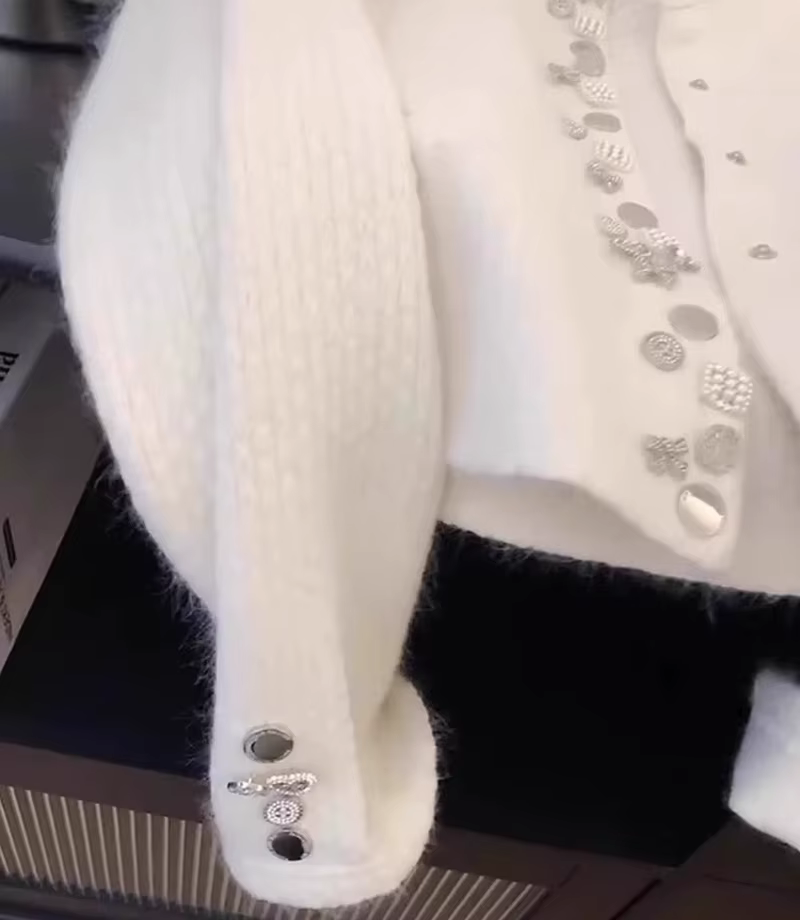 Pull blanc à col rond avec perles pour femmes