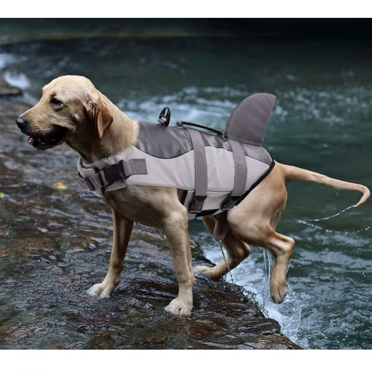 Gilet de sauvetage de style requin pour chien, vêtements imperméables et confortables, adaptés à la marche des chiens et à l'entraînement des chiens, fournitures pour animaux de compagnie