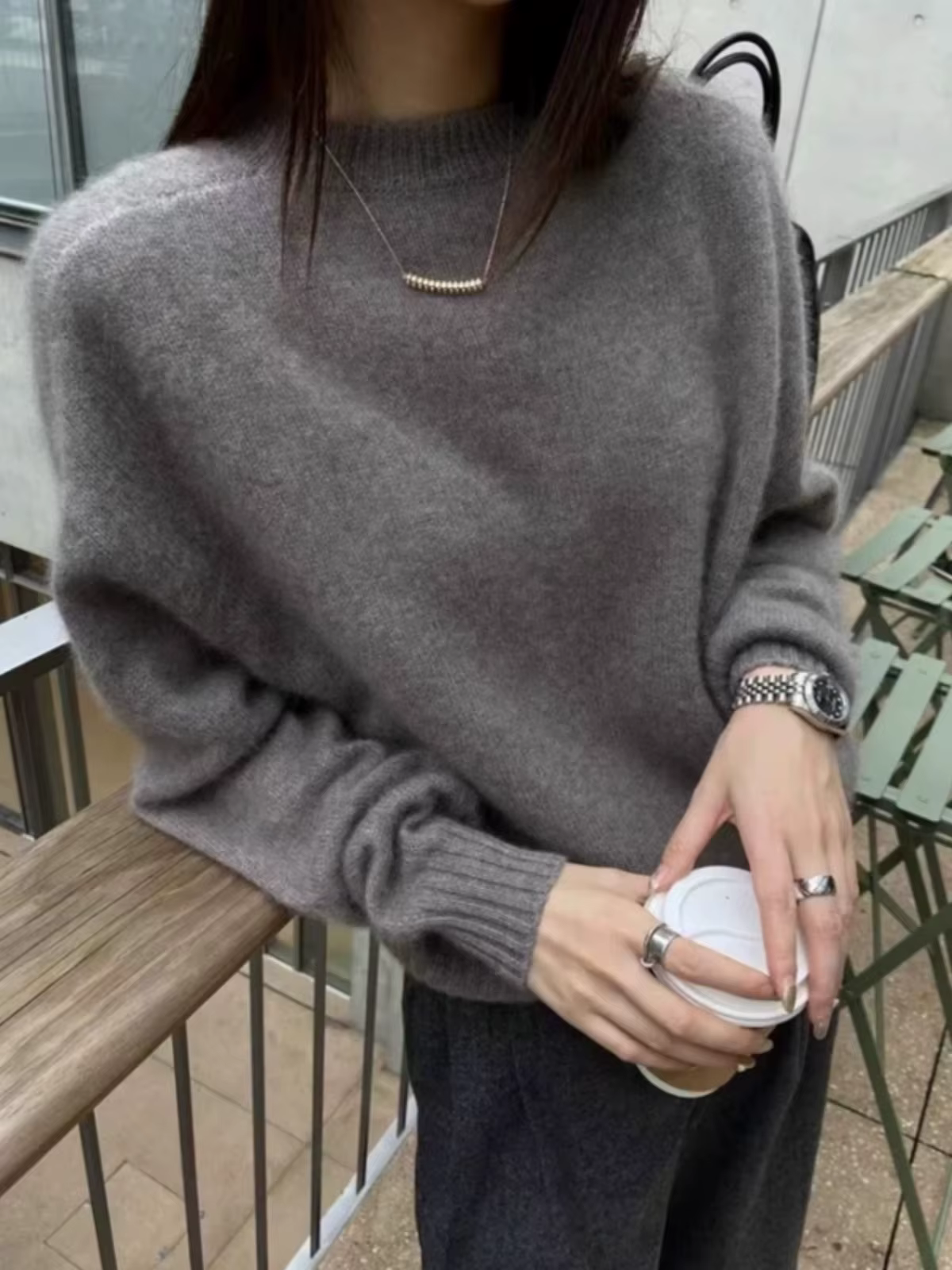 Pull à col roulé en pur cachemire pour femme, coupe ample, saison automne-hiver, confort luxueux et élégant à offrir pour les occasions spéciales