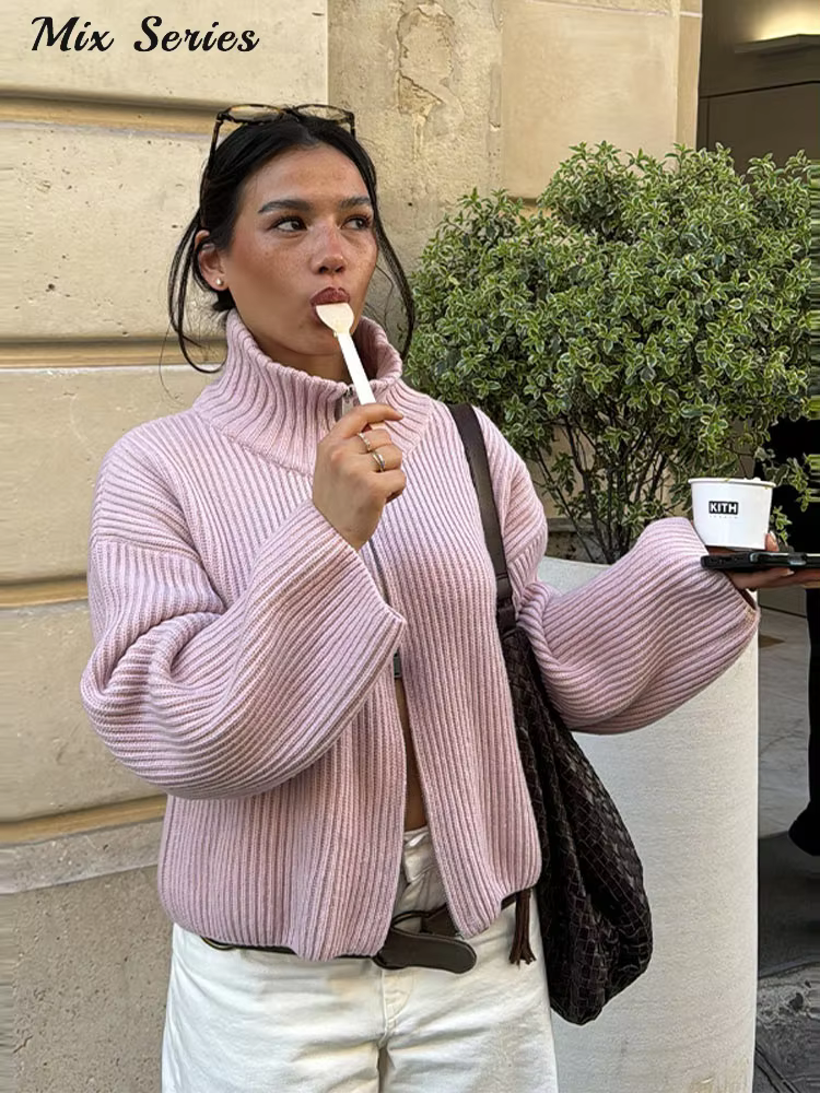 Pull côtelé tricoté à col roulé pour femme