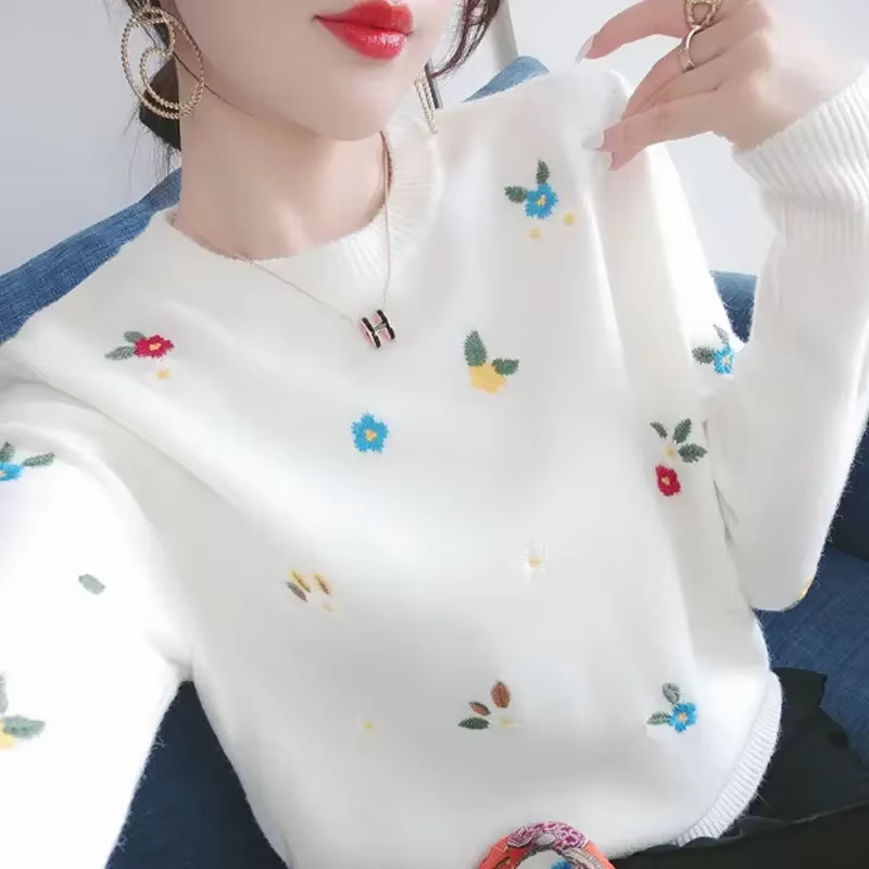 Pull ras du cou brodé pour femme