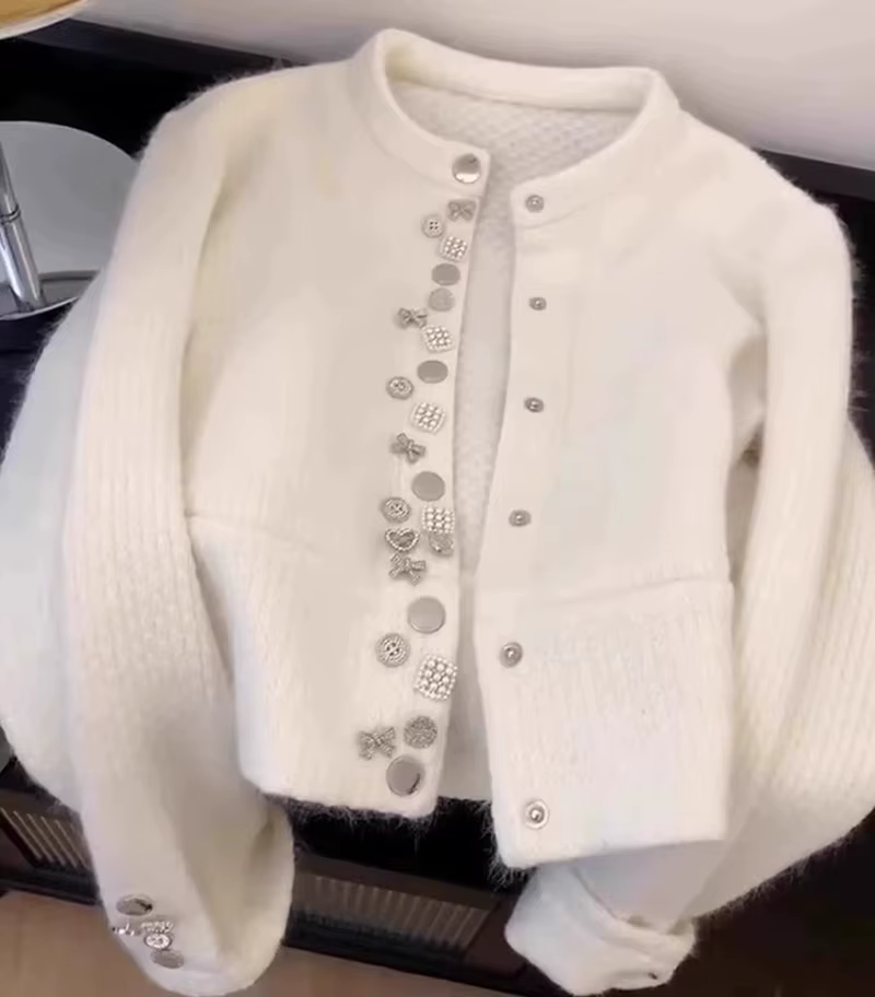 Pull blanc à col rond avec perles pour femmes