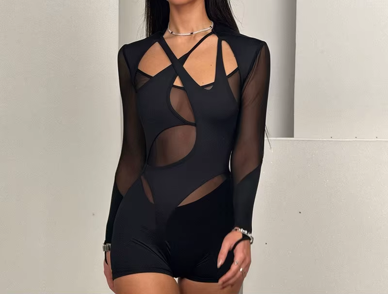 2025 automne et hiver nouvelle mode femme couleur unie Sexy maille Perspective creux Slim Fit combinaison