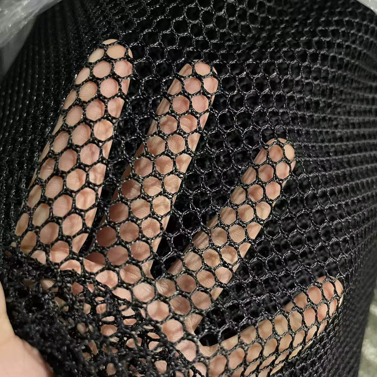 Tissu en maille hexagonale à trous ronds au mètre pour chaise, boîte, sac, haut-parleur, pêche, bricolage, vêtements, couture, filet respirant noir