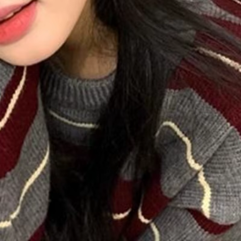 Cette année, le pull rétro ample rayé au look paresseux et haut de gamme pour femme