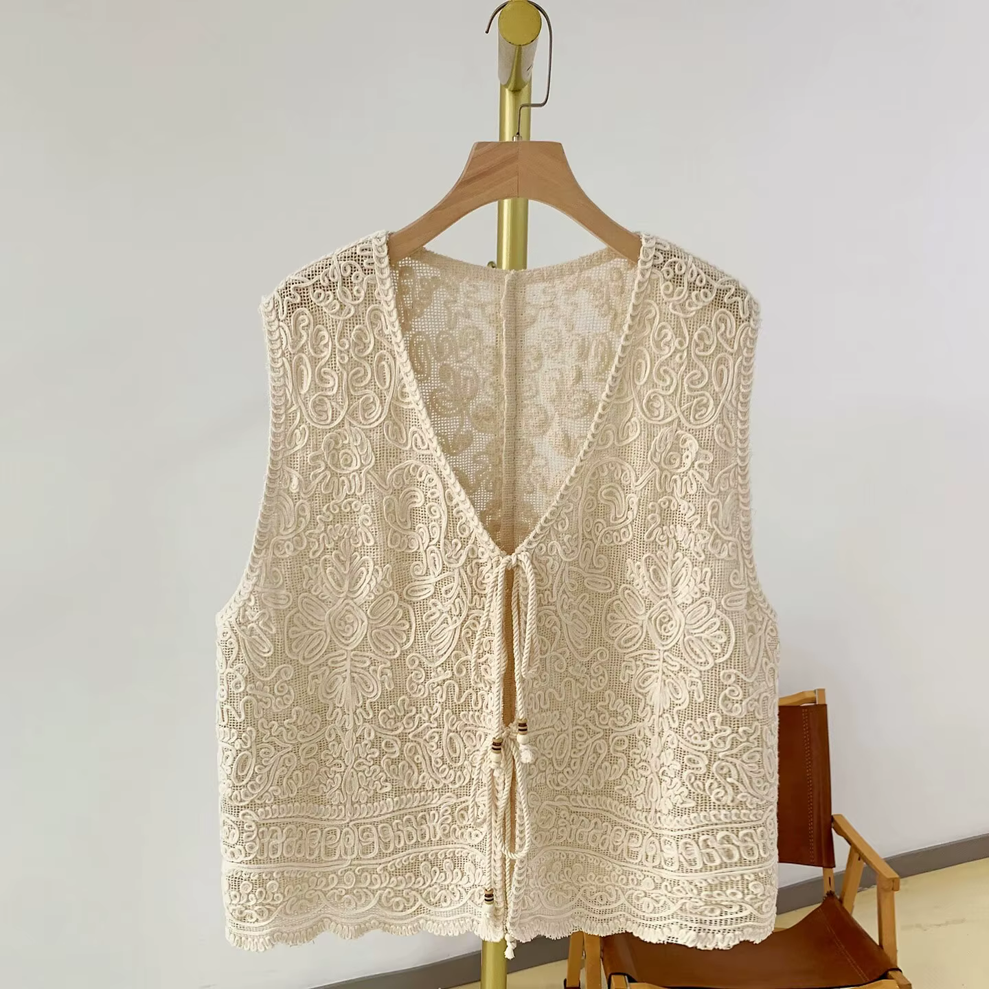 Gilet en crochet à nouer devant pour femme