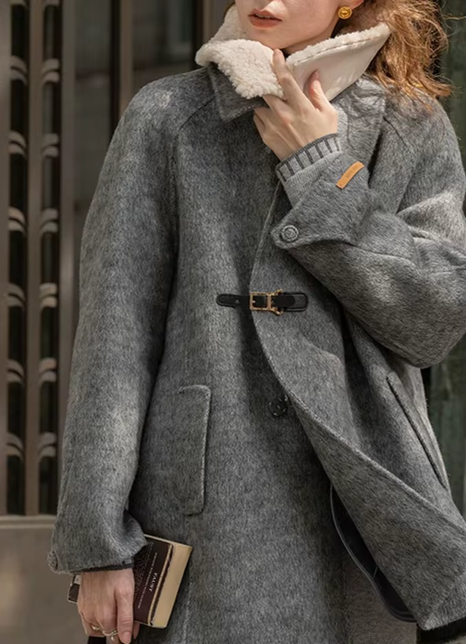 Manteau en laine à col en fourrure amovible