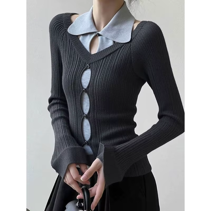 Deux pulls en tricot gris pour femmes