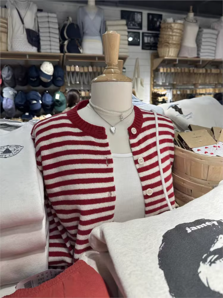 Pull cardigan rayé rouge doux pour femme
