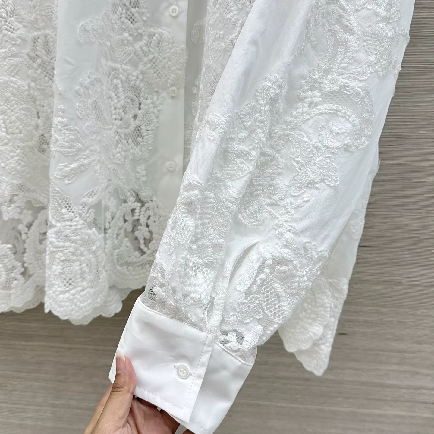Chemisier Femme Blanc Décontracté à Col Polo, Broderie Florale en Dentelle Lourde, Boutonnage Simple