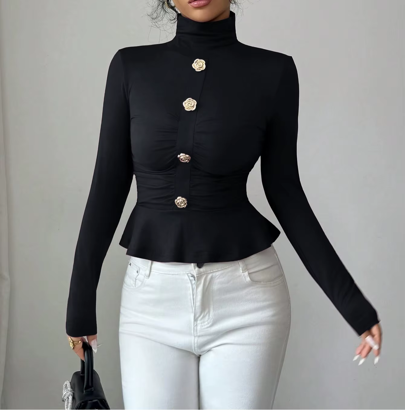 Nouveau haut fin plissé à col roulé avec boucle décorative en métal rose