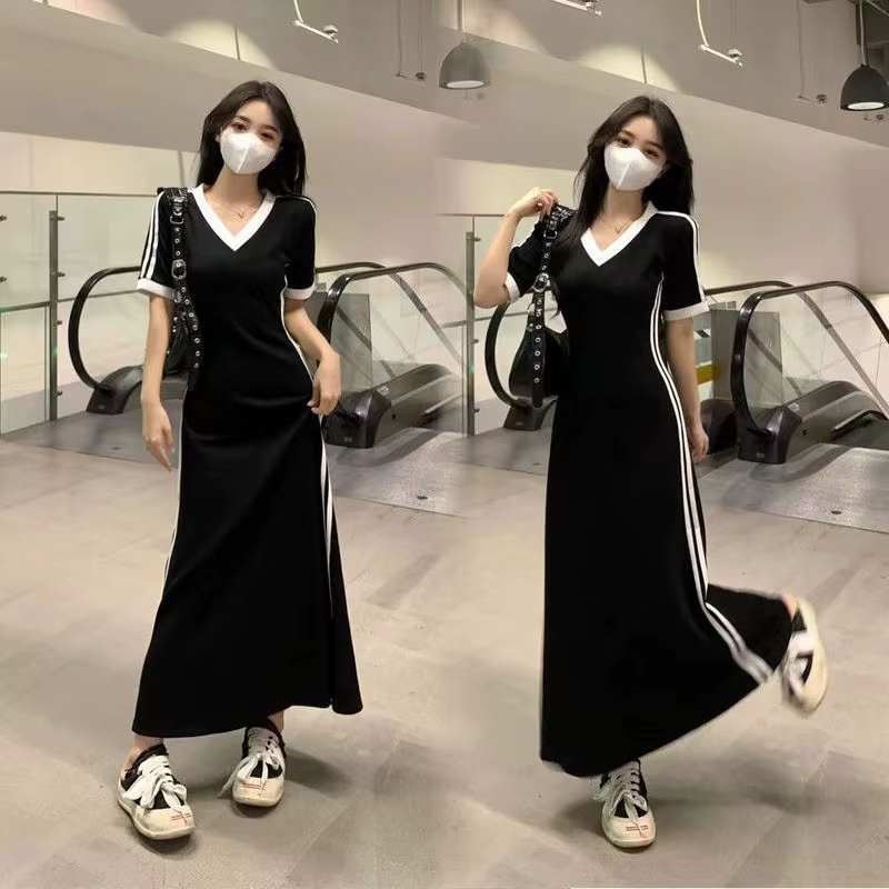 Robe longue élégante à col montant et col en V, manches courtes, style français, nouvelle collection Printemps-Été 2026, taille ajustée