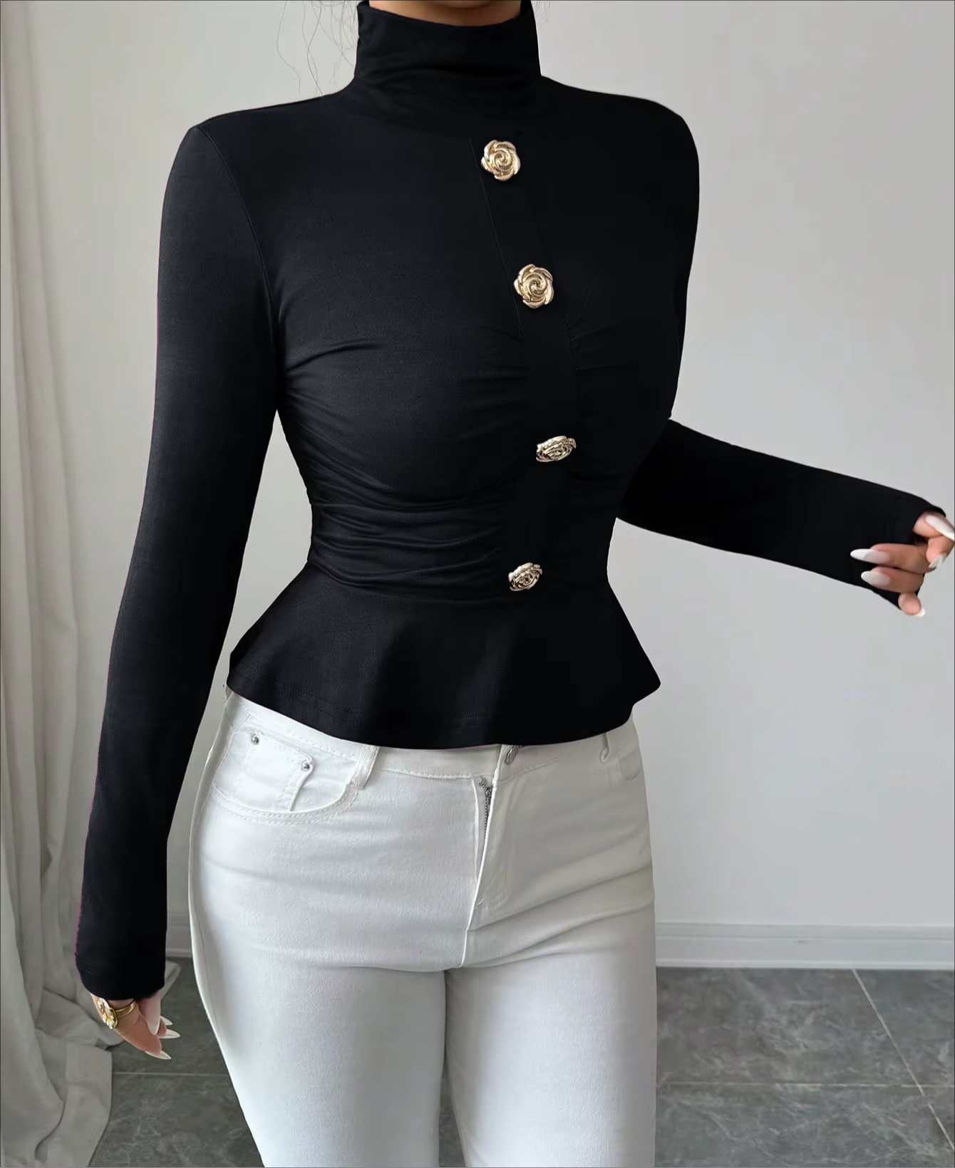 Nouveau haut fin plissé à col roulé avec boucle décorative en métal rose