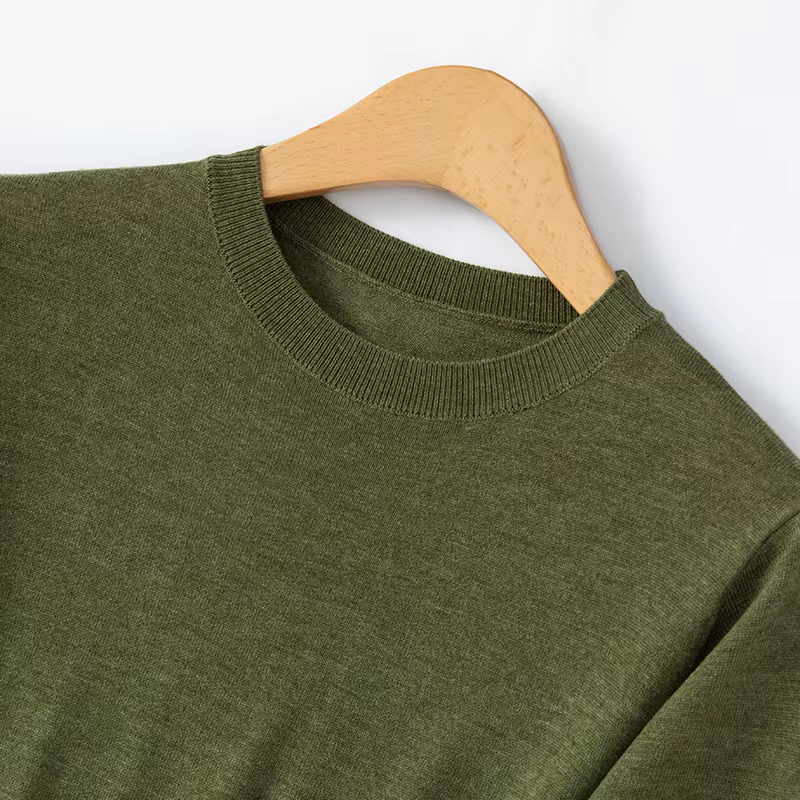 Pull en laine peignée à col rond et manches courtes pour femme