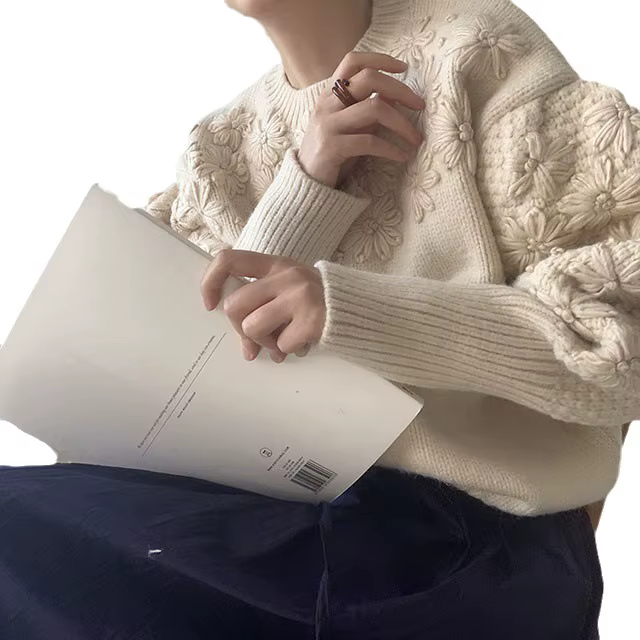 Pull surdimensionné coréen brodé de marguerites 3D