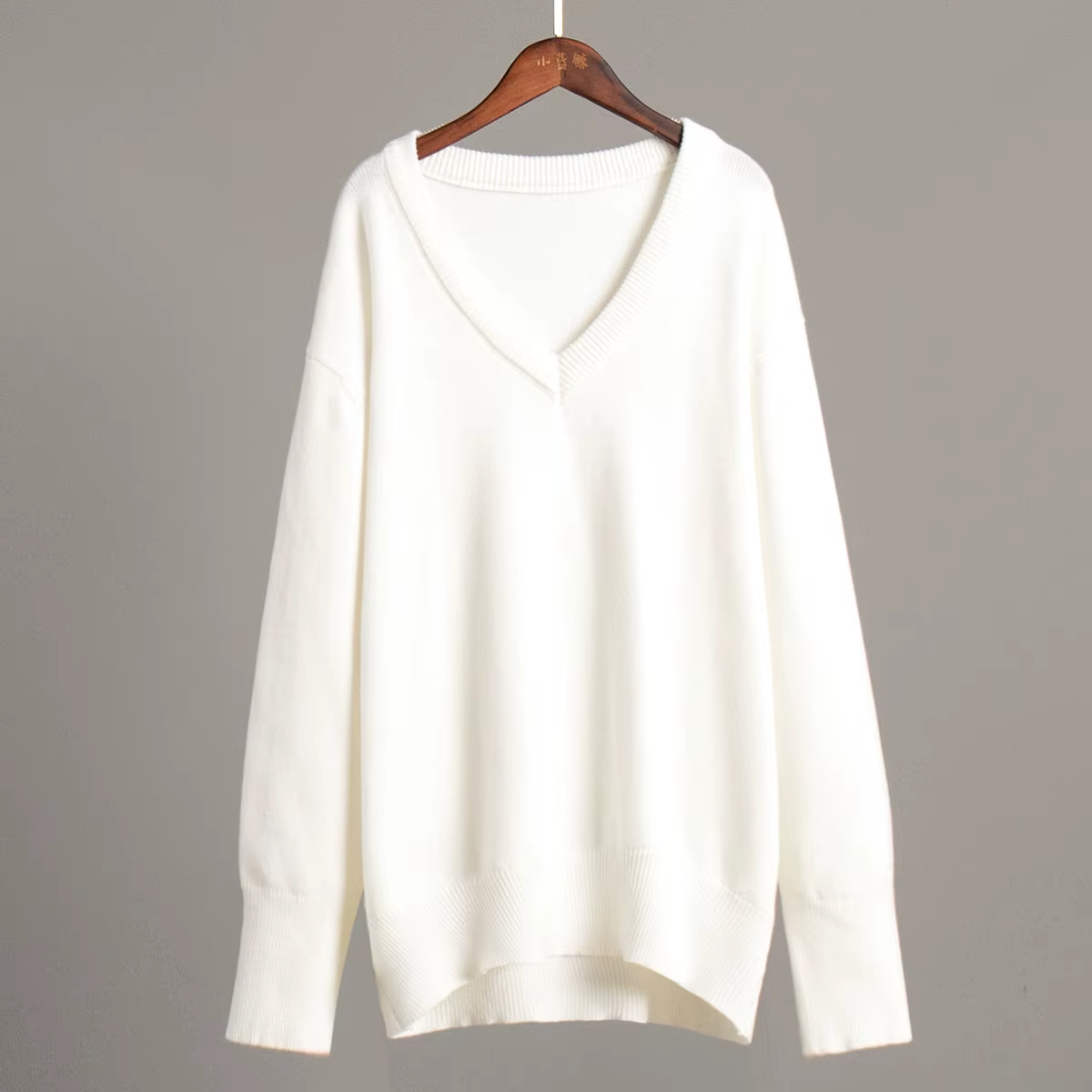 Pull à col en v femmes 2025 automne et hiver couleur unie européenne et américaine
