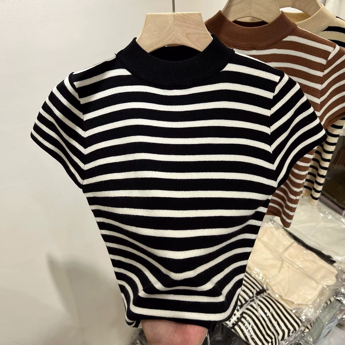 Pull à demi-col roulé rayé pour femme