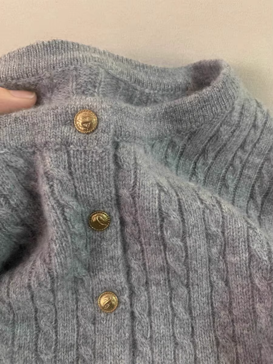Cardigan ouvert en laine torsadée gris pour femme, style décontracté, avec petits boutons dorés, idéal pour l'automne et l'hiver