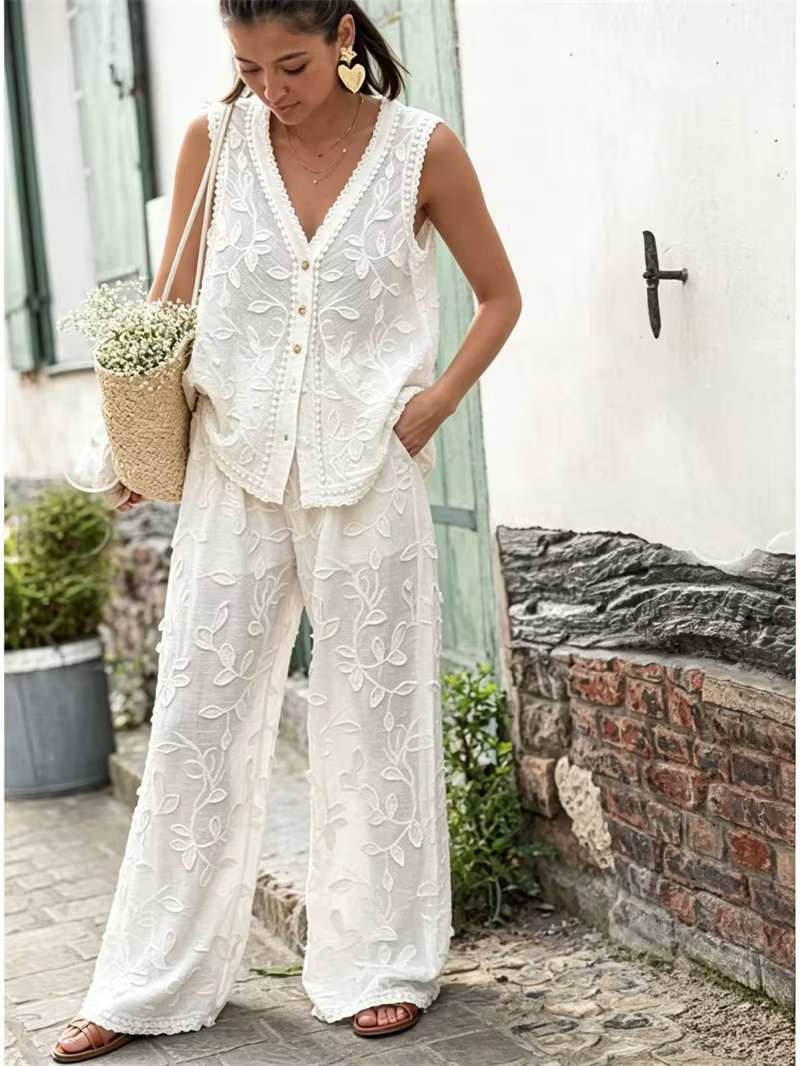 Ensemble gilet et pantalon blancs brodés en jacquard