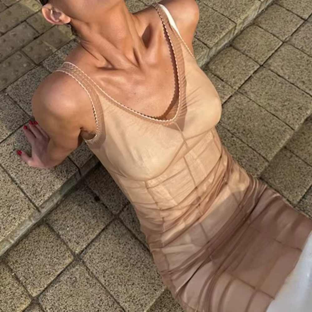 Robe longue sans manches en maille avec dentelle, dos nu, taille cintrée, couleur unie, bretelles spaghetti, idéale pour les fêtes et les vacances
