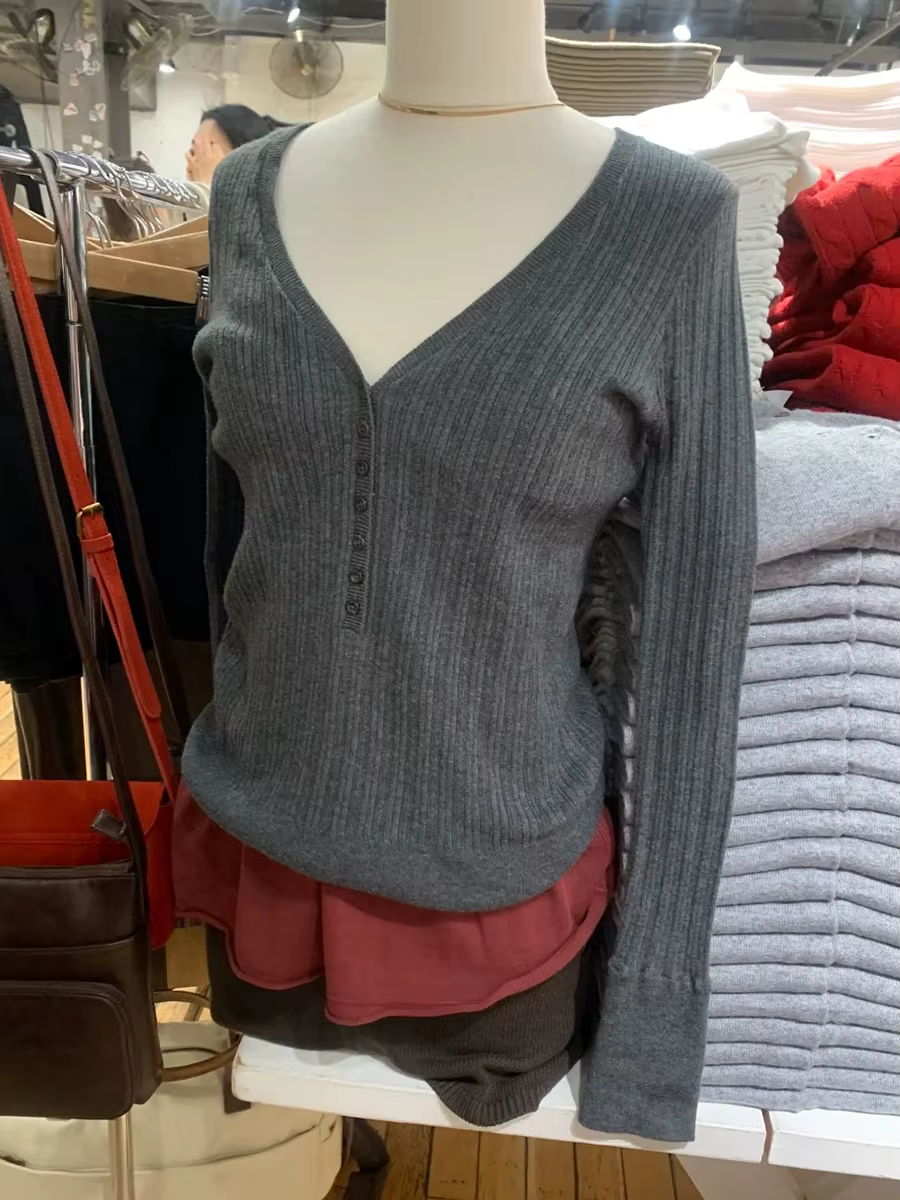 T-shirts en tricot à col en V avec boutons pour femmes