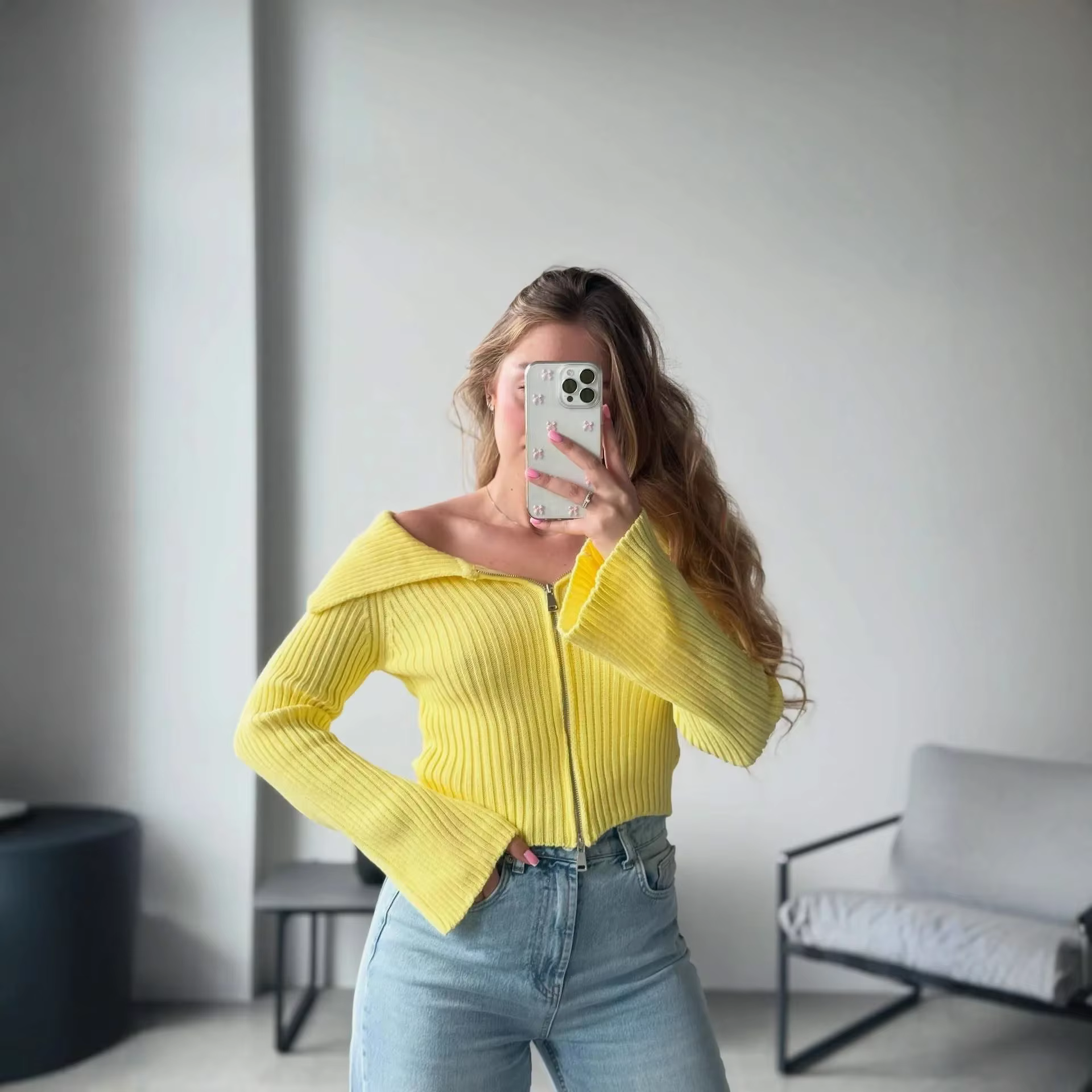 Pull court asymétrique épaule dénudée pour femme