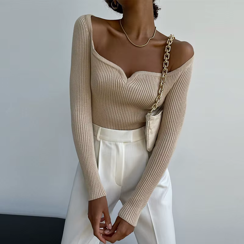 Pull tricoté moulant à manches longues et col carré pour femme