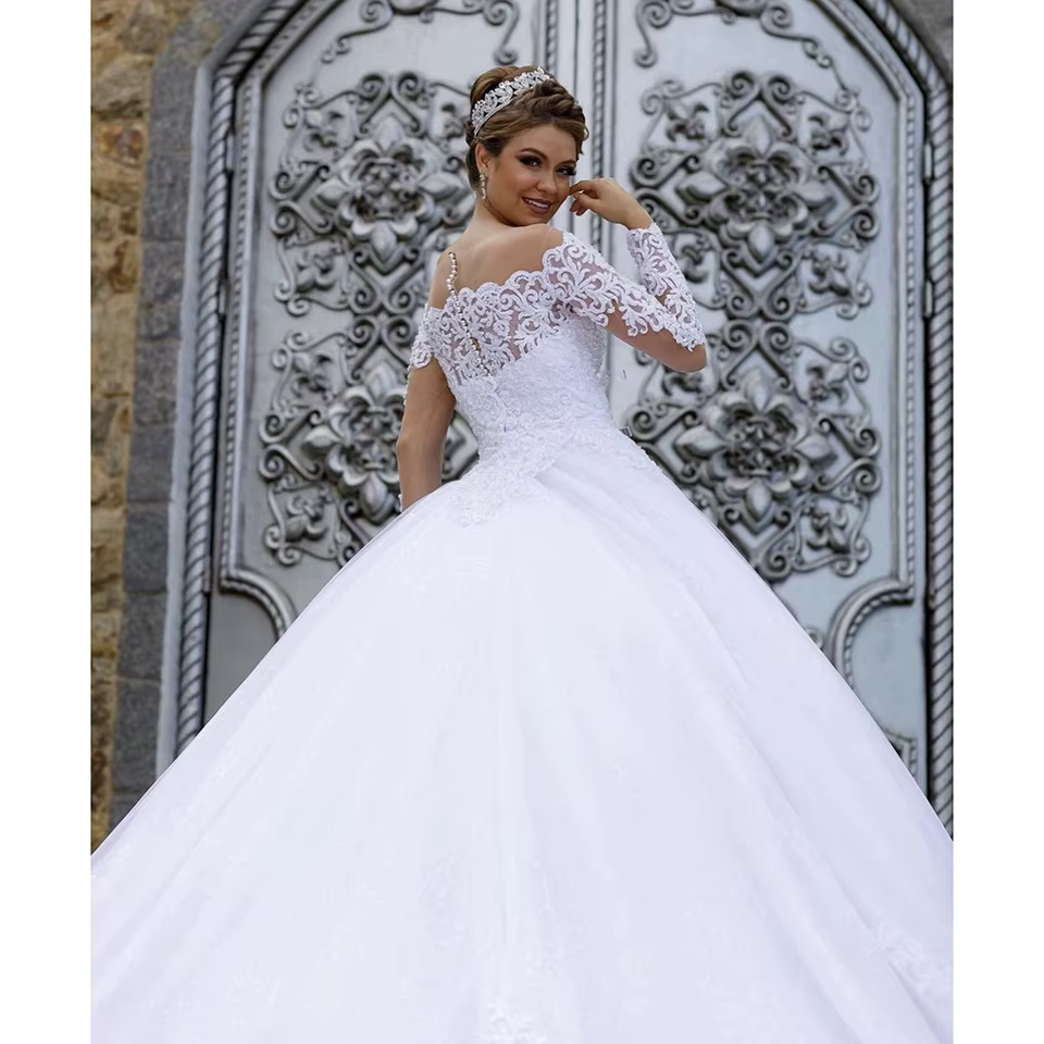Robe de mariée sur mesure, col bateau blanc, manches longues, appliques, robe de bal 2026, longueur au sol, traîne balayante, robe de mariée sur mesure
