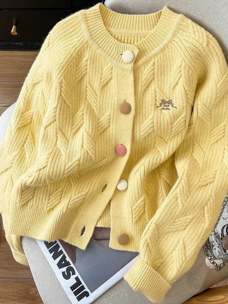 Cardigan jaune doux pour femmes