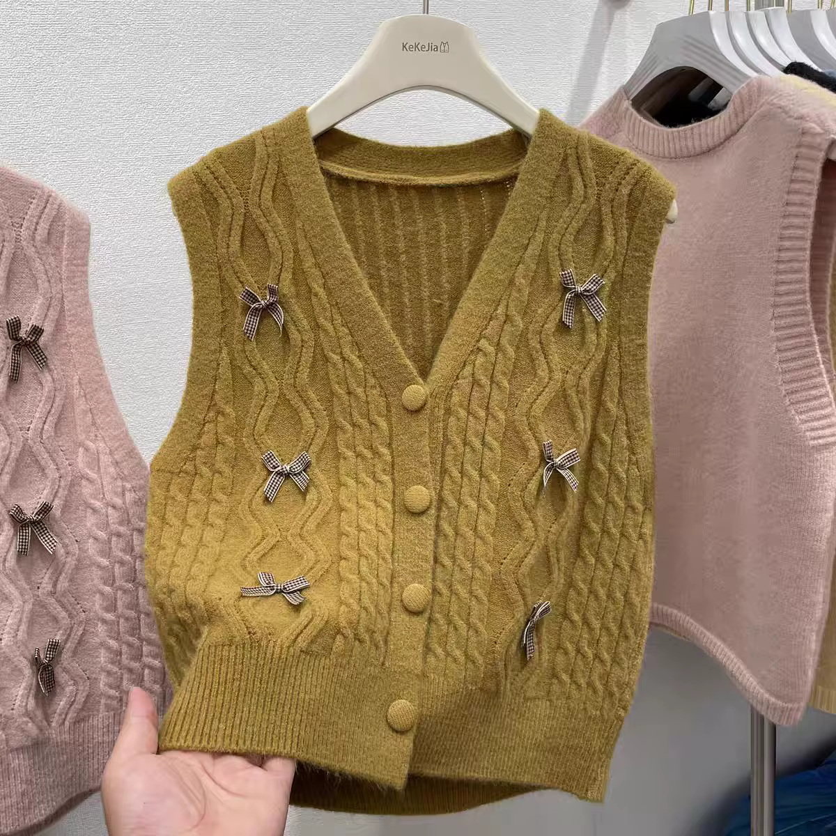 Nouveau tricot gilet manteau femmes printemps automne 2026 pull sans manches femme court Cardigan haut de gamme dames