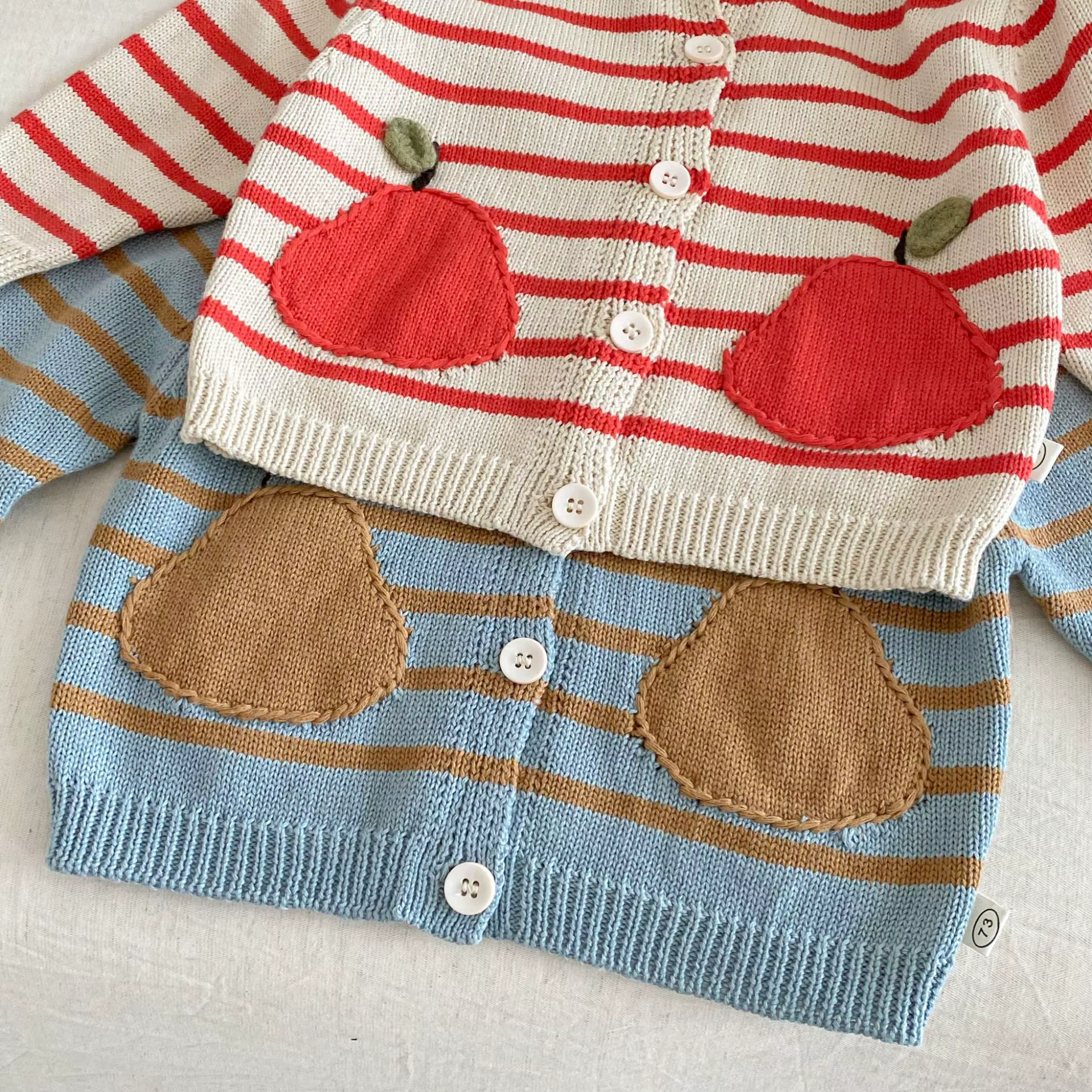 Enfants tricoté Cardigan 2025 automne coréen mignon filles rayé chandails manteau bébé garçons tricots de style décontracté pull Cardigans