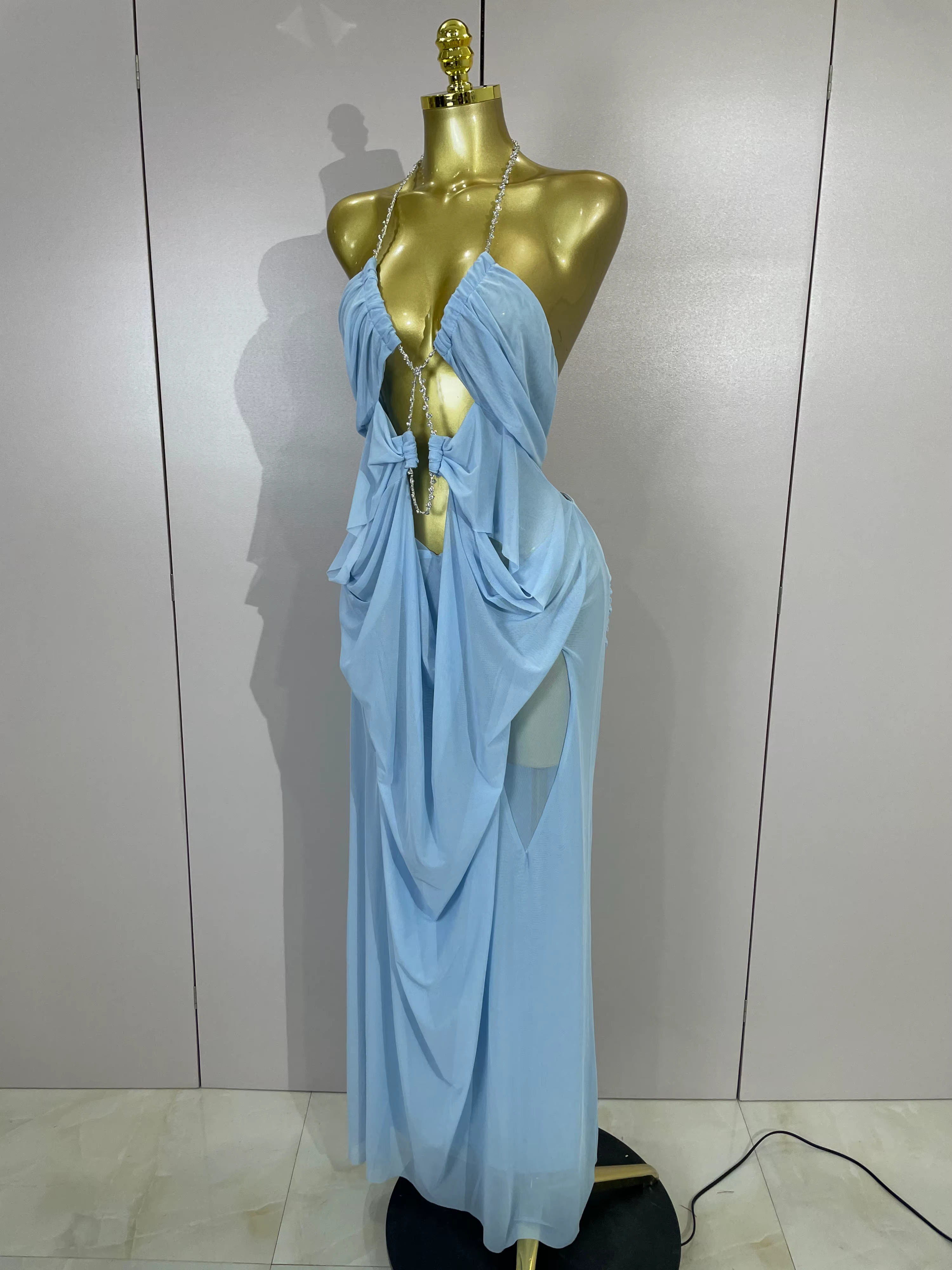 Robe longue élégante et luxueuse en maille transparente, sexy, à col halter, dos nu, sans manches, pour femmes, pour club, soirée, bal, vacances