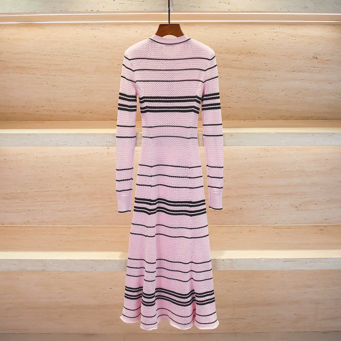 Robe en tricot, élégante robe pour femme à rayures roses et noires, col rond, manches longues, nouveau style printemps 2026.
