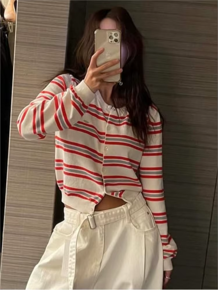 Cardigan tricoté à rayures classiques pour femmes