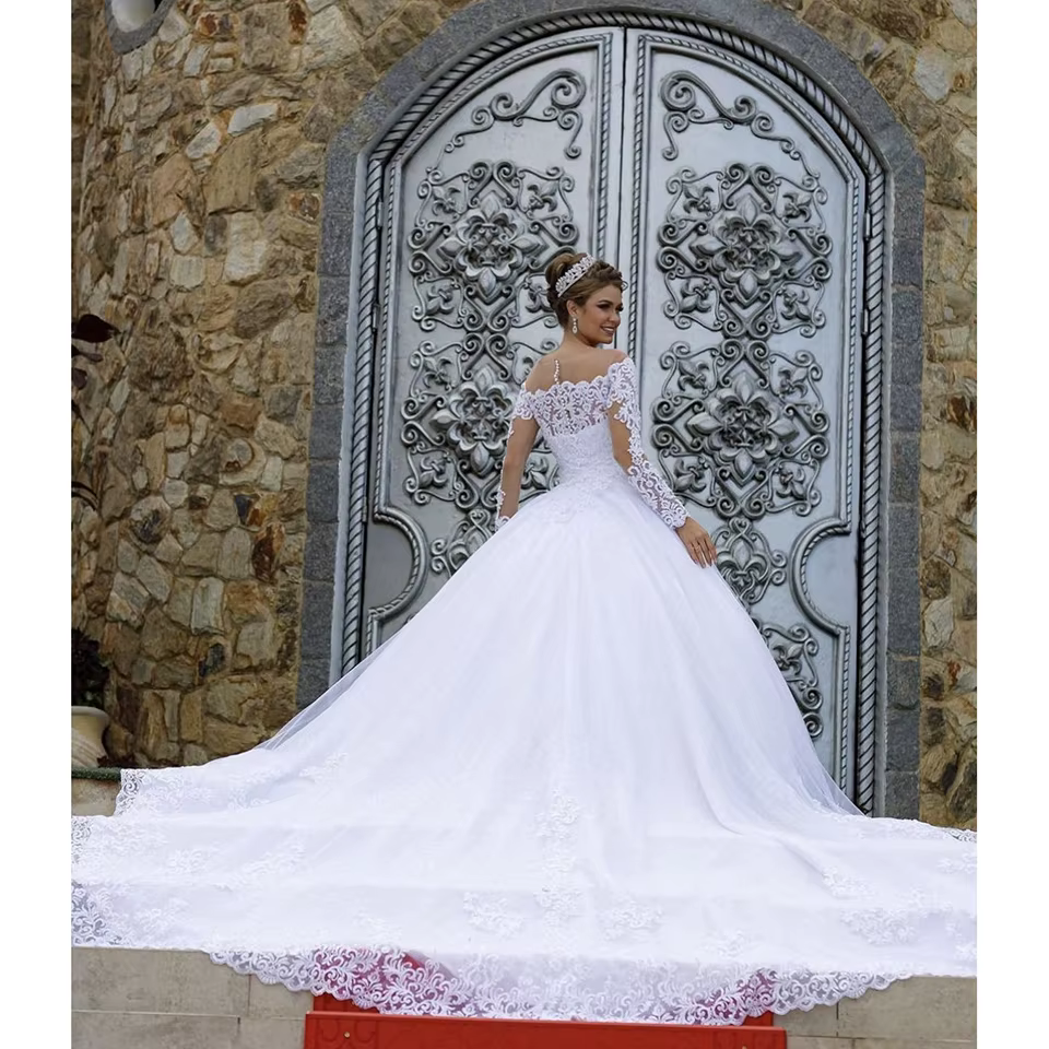 Robe de mariée sur mesure, col bateau blanc, manches longues, appliques, robe de bal 2026, longueur au sol, traîne balayante, robe de mariée sur mesure