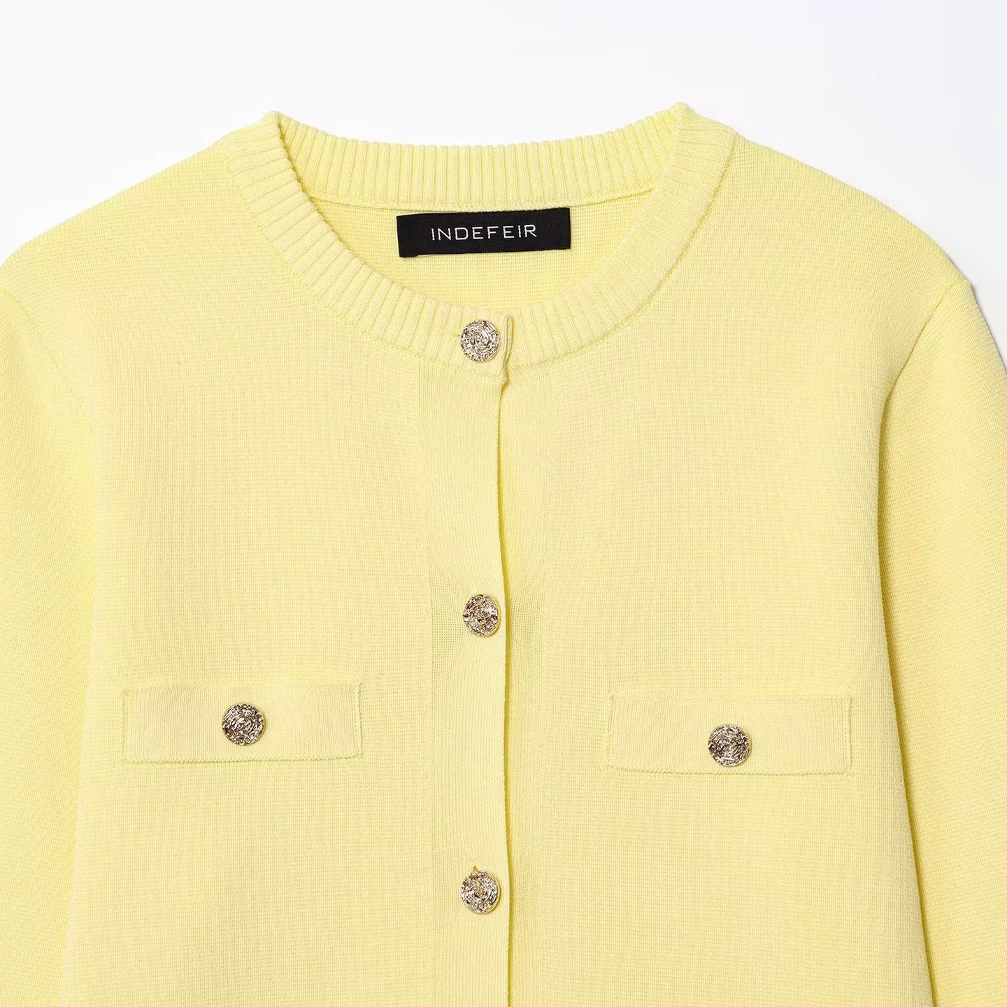 Cardigan ouvert tricoté à boutons dorés