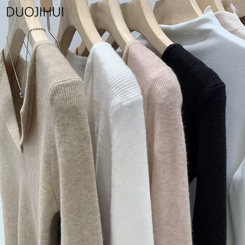 Pull blanc à manches longues et col en V pour femme