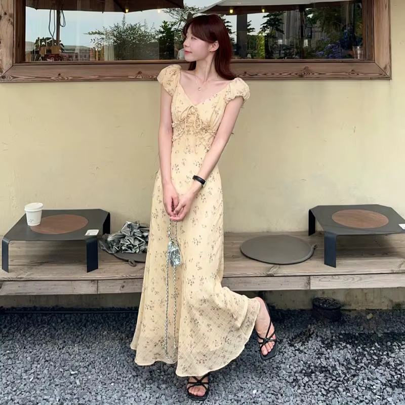 Robe longue florale élégante à col en V de style français pour femme, idéale pour l'été, cintrée à la taille, pour les pauses thé et les vacances