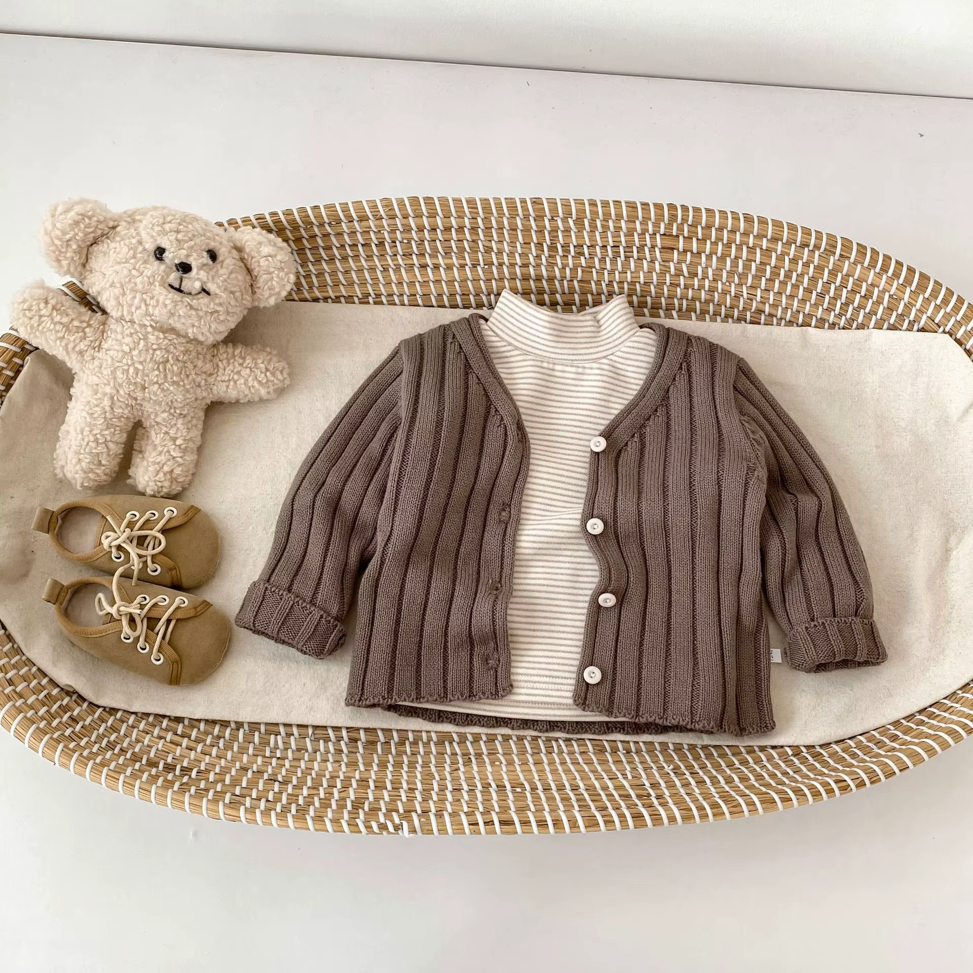 Pull pour filles, nouvelle collection printemps-automne 2026, vêtements pour enfants, style coréen, cardigan en tricot côtelé de couleur unie pour bébé fille