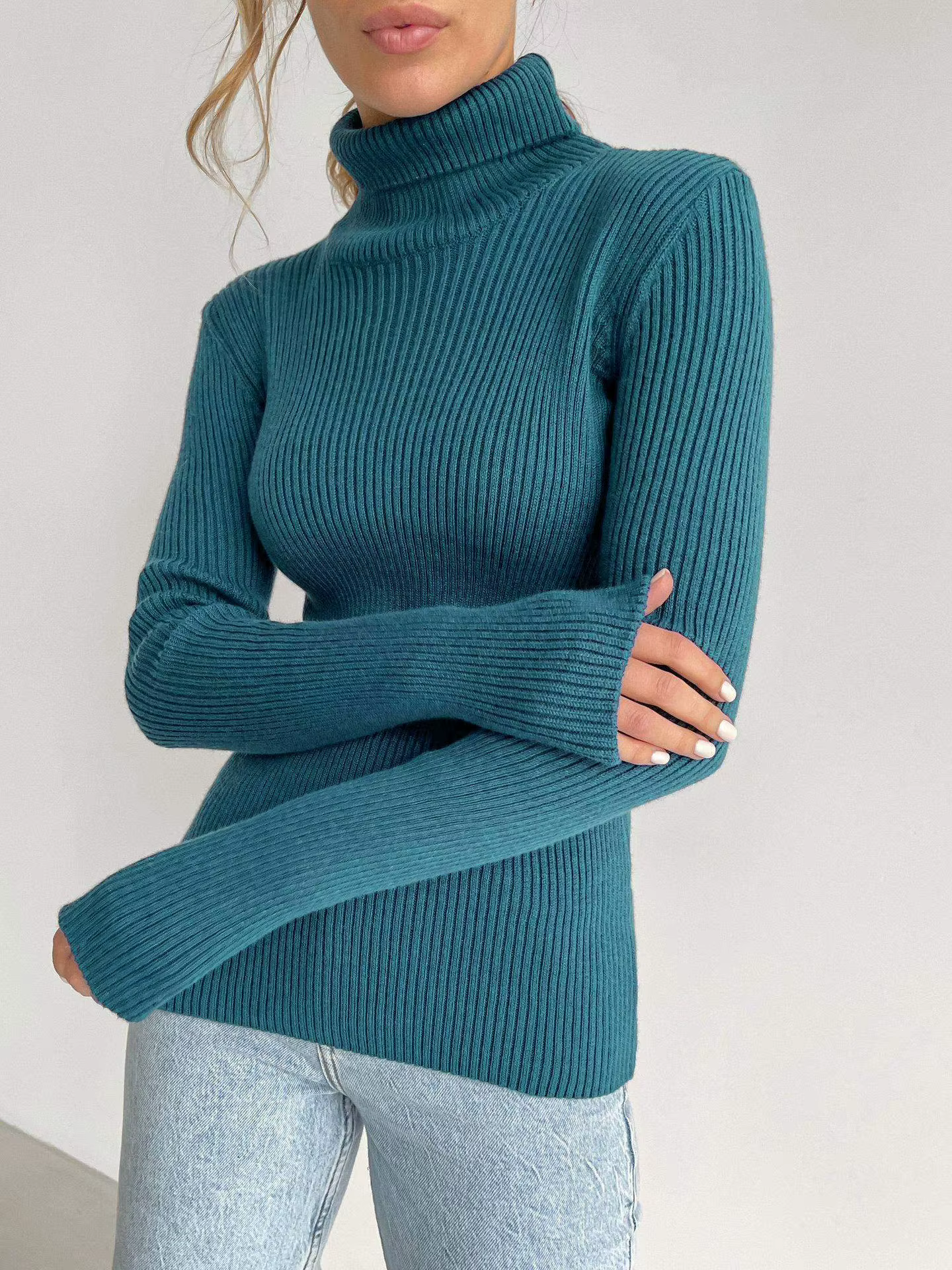 Pull tricoté vert à col roulé pour femme