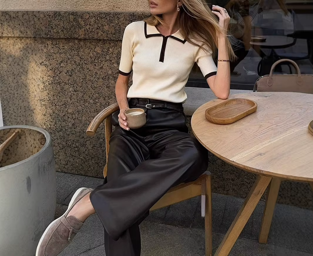 Pull en tricot côtelé à col polo et bloc de couleurs pour femme