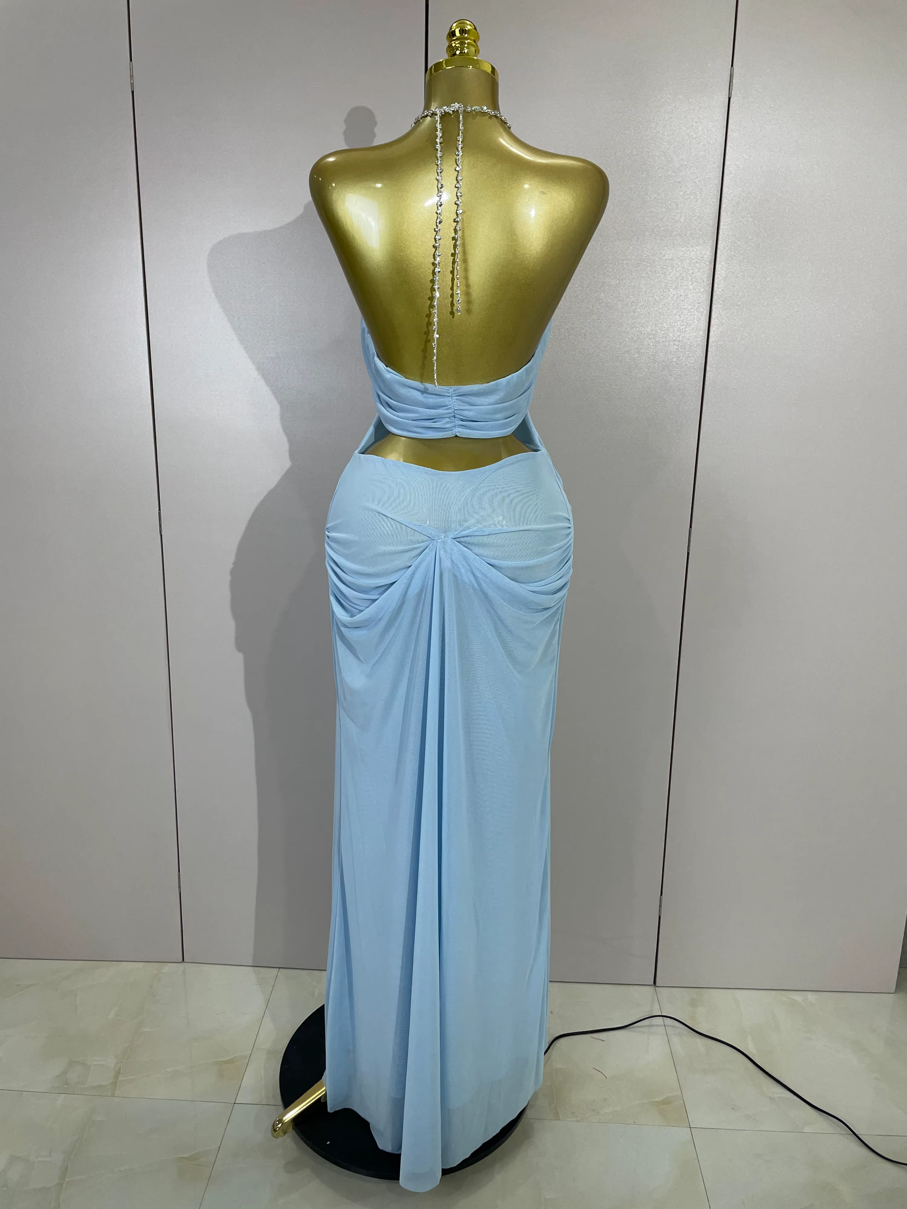 Robe longue élégante et luxueuse en maille transparente, sexy, à col halter, dos nu, sans manches, pour femmes, pour club, soirée, bal, vacances