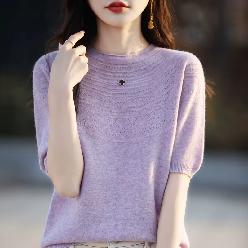 Pull en laine mérinos avec col rond et détails ajourés pour femmes, idéal pour l'automne et l'hiver, confort et élégance assurés