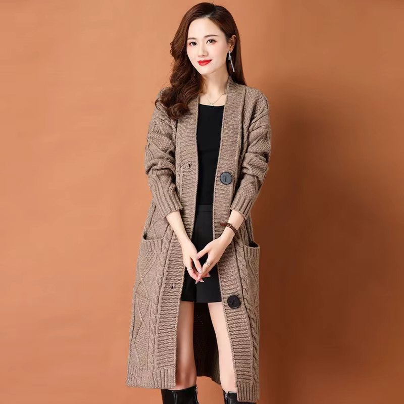 Cardigan en tricot torsadé épais à manches longues avec capuche et poches