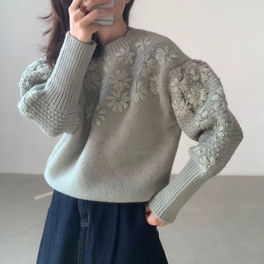 Pull surdimensionné coréen brodé de marguerites 3D