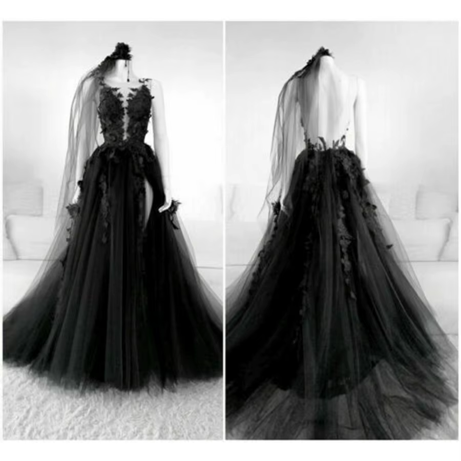 Robe de mariée noire col en V en dentelle sans manches longueur ras du sol sexy dos nu simple avec appliques en tulle pour la plage avec traîne courte