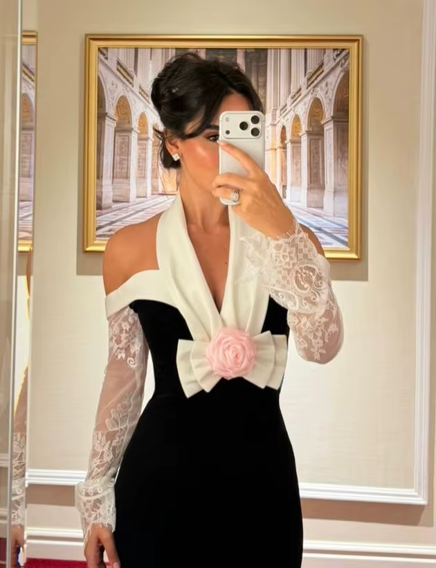 Robe de soirée élégante noire à col en V avec fleurs 3D, manches en dentelle, coupe trapèze, pour bal de promo, soirée formelle, mariage, personnalisable