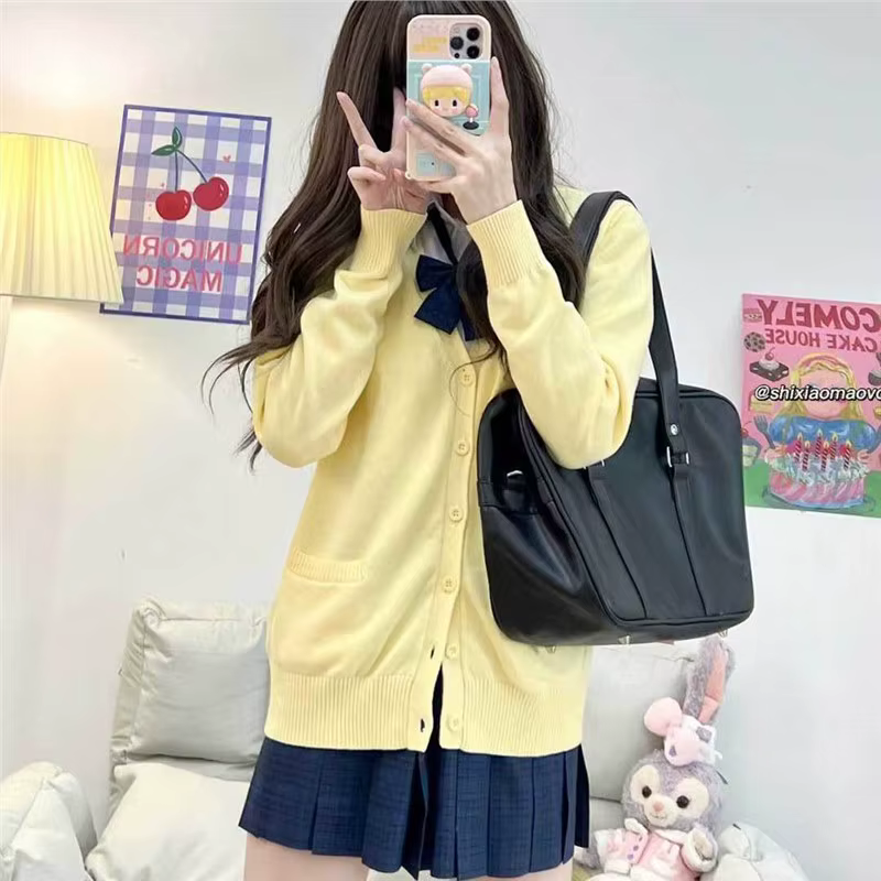 Cardigan en tricot jaune à manches longues et col en V pour femme