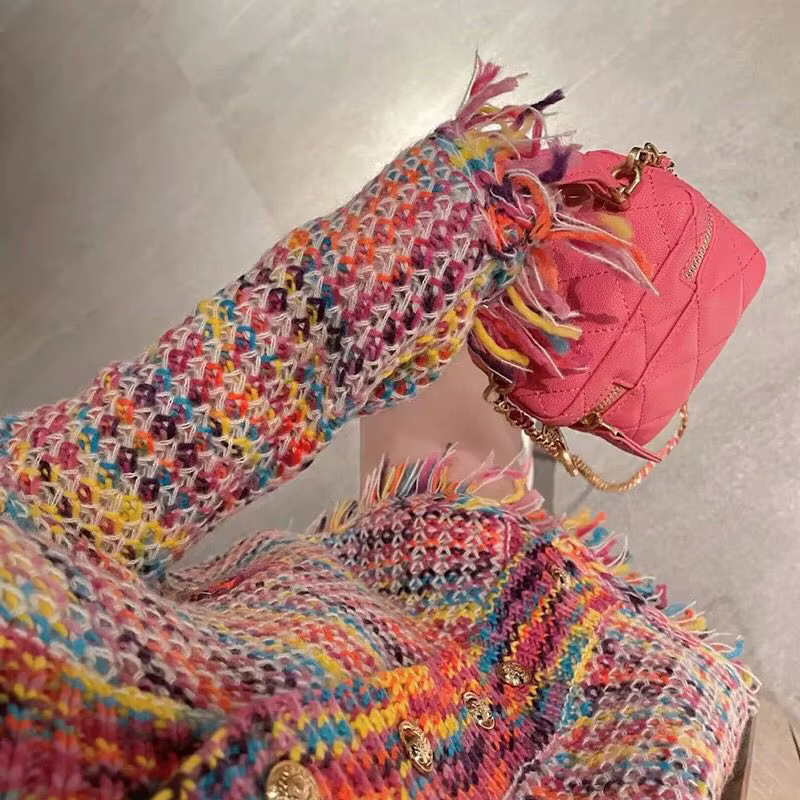 Nouveau automne arc-en-ciel couleur tricoté pull femmes mode col en v gland décoration Cardigan dame rétro simple boutonnage décontracté hauts